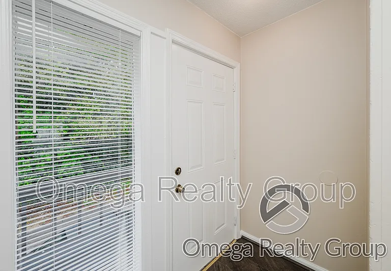Camelot Apartments — Photo 18