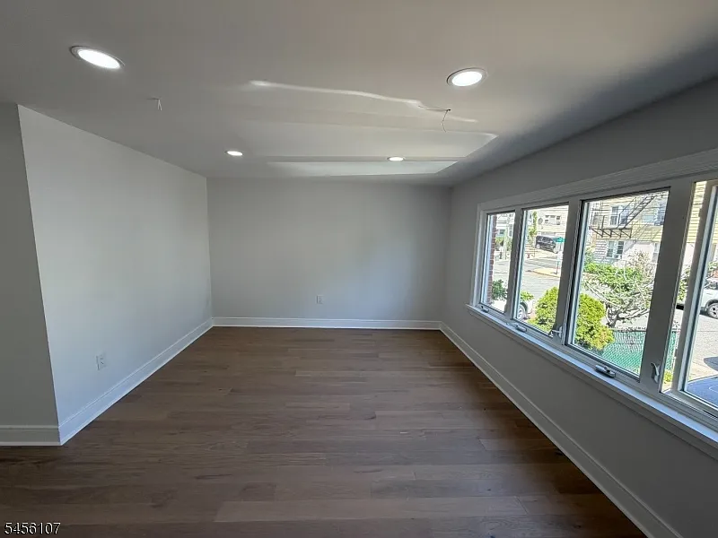 3 bed, 1.0 bath, $3,200 — Photo 4