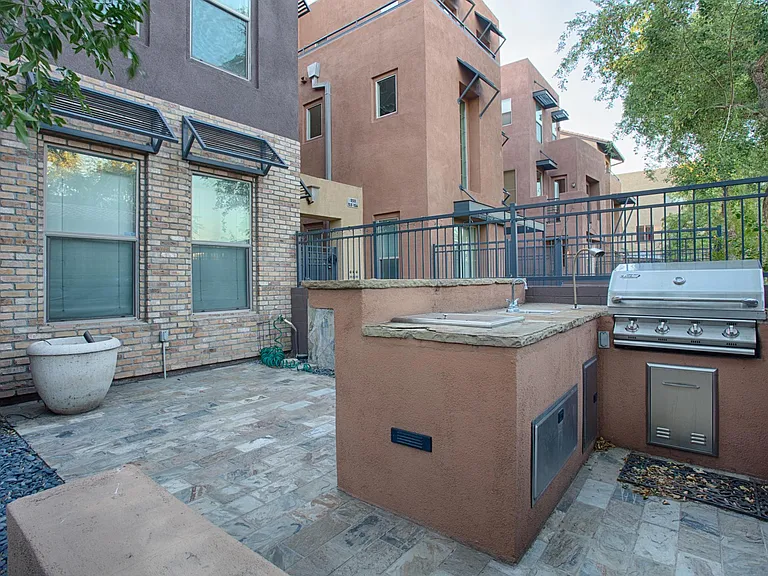 615 E Portland St — Photo 23
