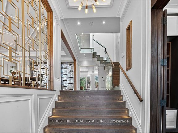 5th image of 215 Elmhurst Ave