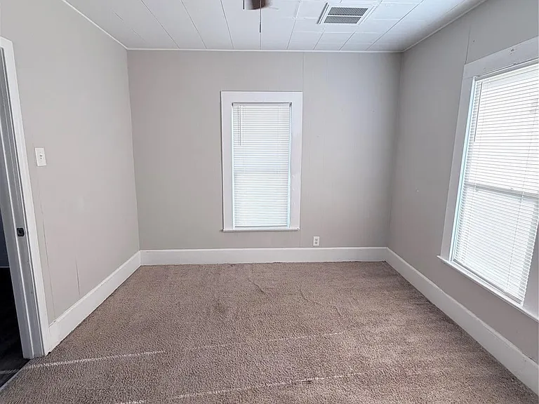 1401 Edison St — Photo 11