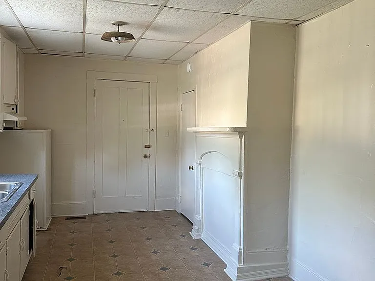 407 E Saint John St — Photo 10