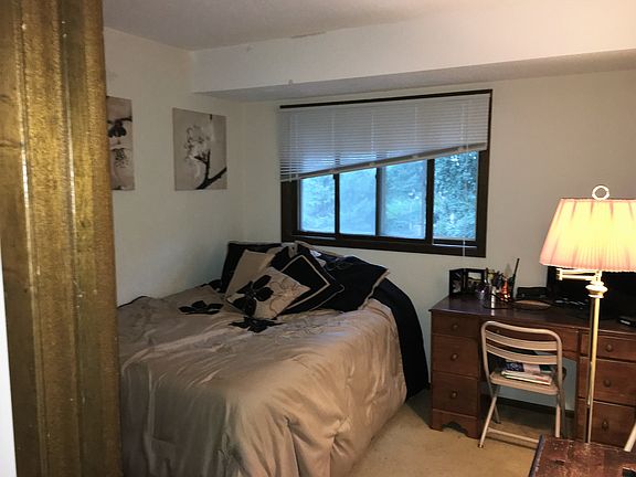 Guest/second bedroom. Great for office!