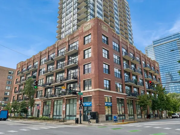 210 S Desplaines St, Chicago, IL