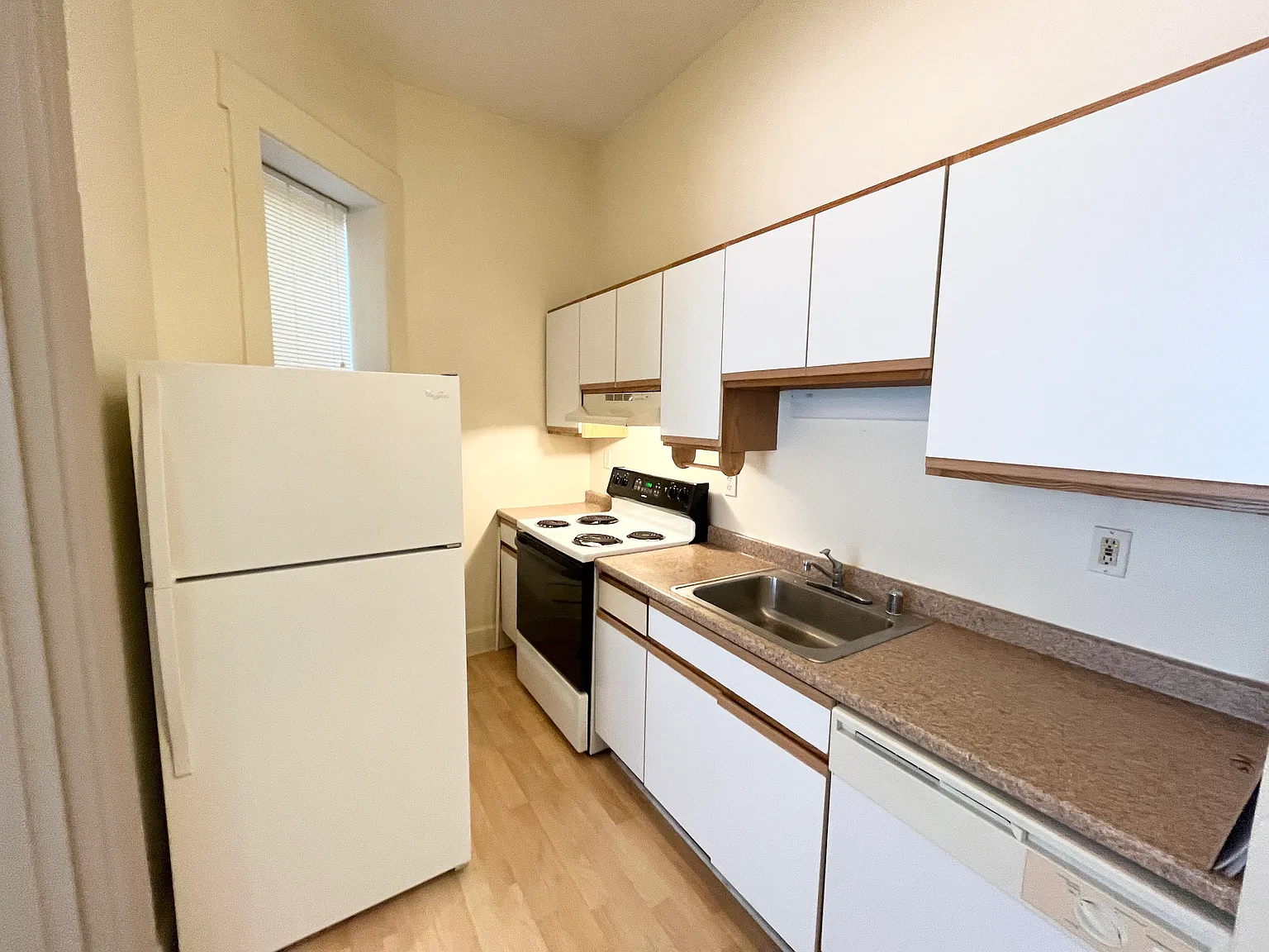 2 bed, 980 sqft, $1,250 — Photo 3