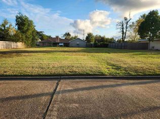 919 Henrietta Ln, Lake Charles, LA 70605