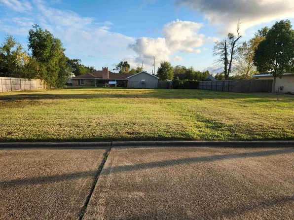 919 Henrietta Ln, Lake Charles, LA 70605