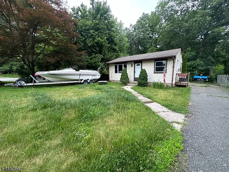 4 Florida Ave — Photo 1