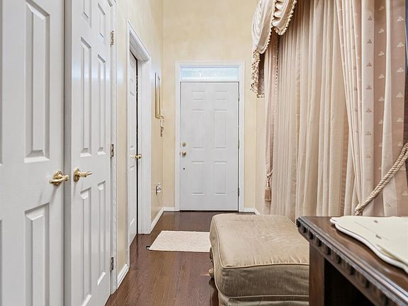 3rd image of 7 Spring Dr