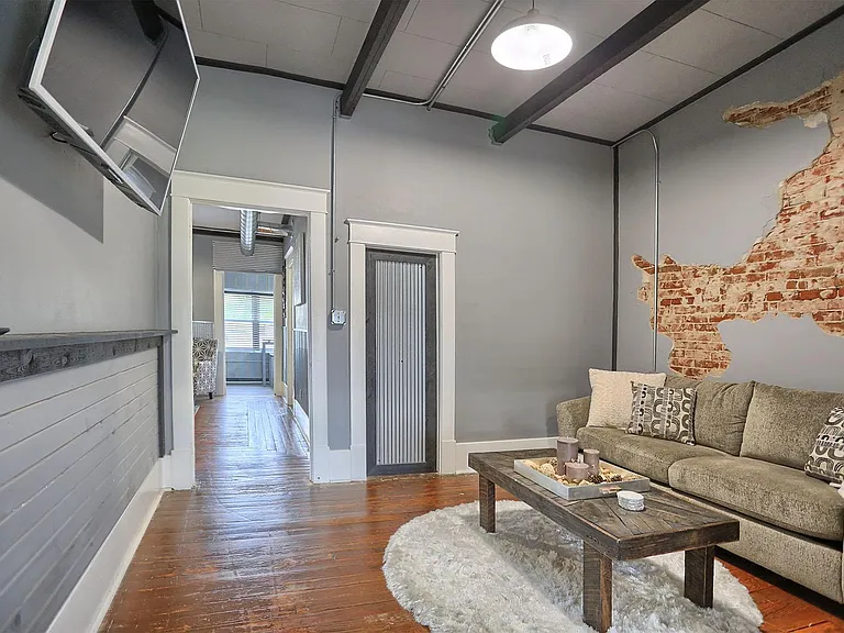 120 W Market St #A — Photo 15