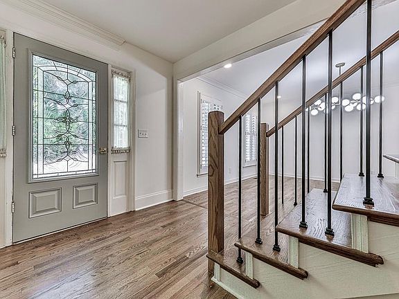 3rd image of 633 Butterworth Rd