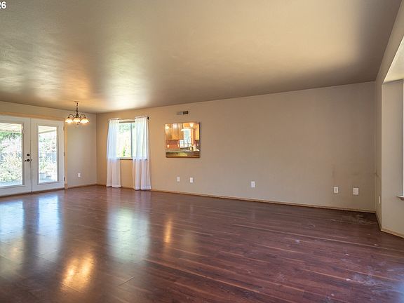 5th image of 162 SE Wildwood Way