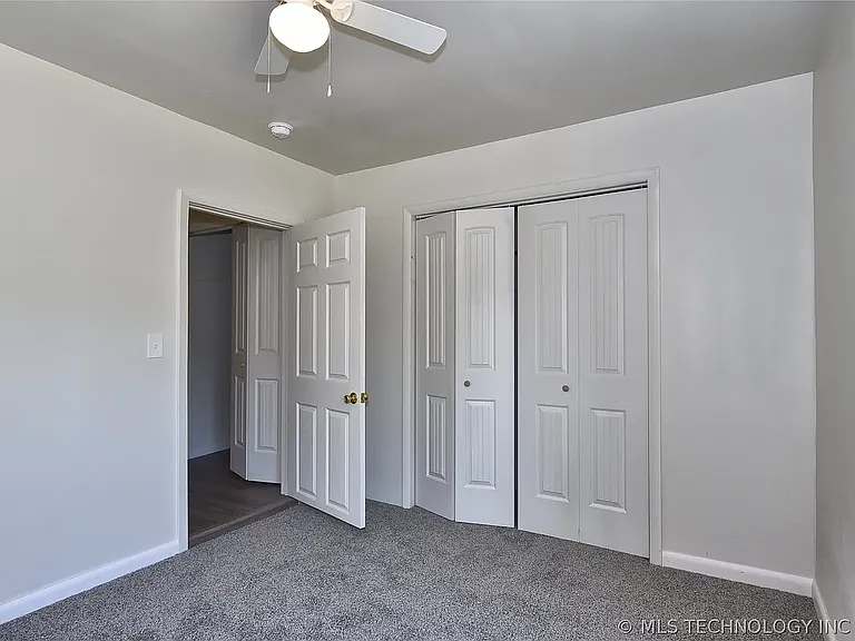 535 E Oak St — Photo 25