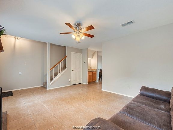 3rd image of 1904 Dartmouth St #2