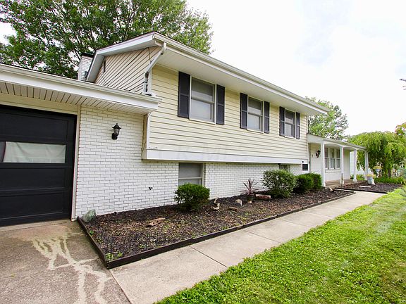 3rd image of 1085 Toulon Ave