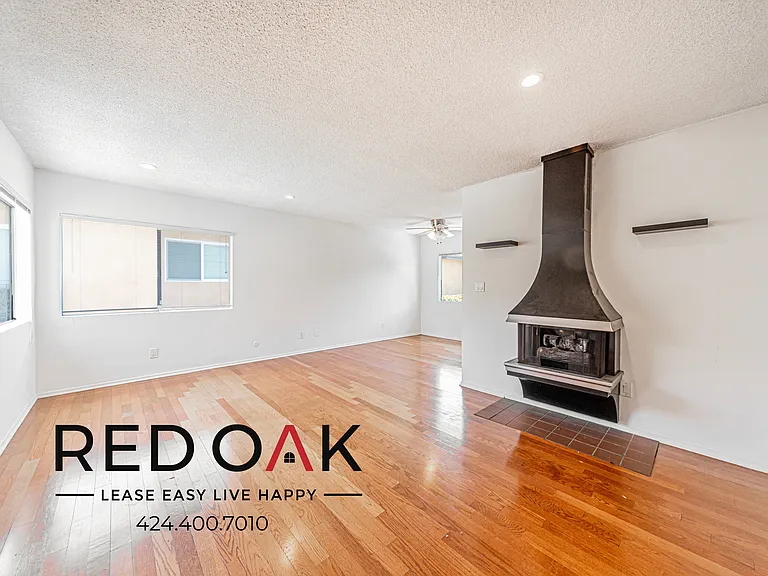 2035 Rodney Dr #5 — Photo 5