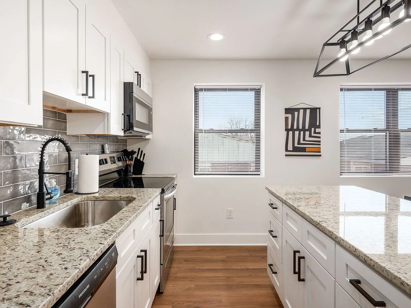 Comfortable 1-Bedroom Apartment with Washer & Dryer, Private Parking & Pet-Friendly Living! — Photo 1