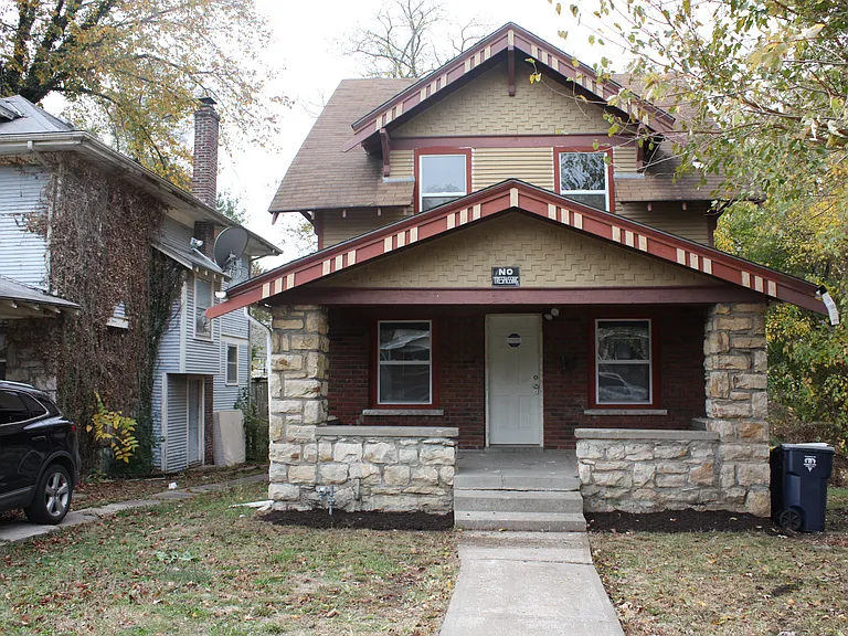 5632 Highland Ave — Photo 2