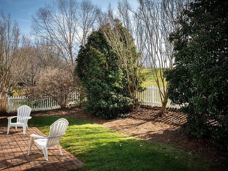 2409 Old Towne Dr — Photo 3