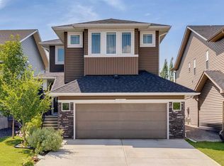 17 E Crestbrook Hl SW, Calgary, AB T3B0C4