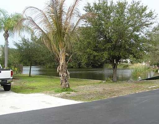 4th image of 1091 Laurel Woods Dr