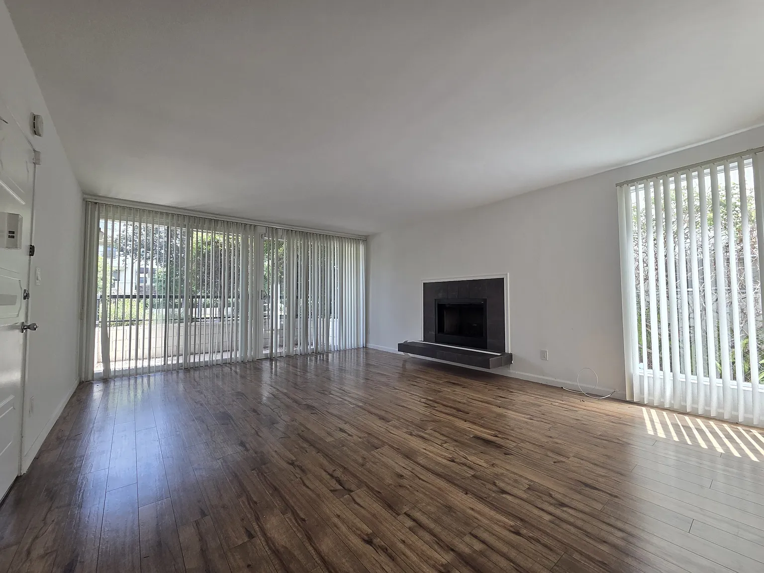 2 bed, 1200 sqft, $3,200 — Photo 2