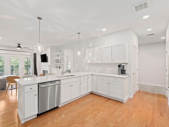 3rd image of 60 Coppersmith Way #303