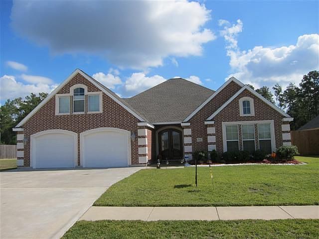 Spacious home with hurricane rated windows, upgraded kitchen and gameroom