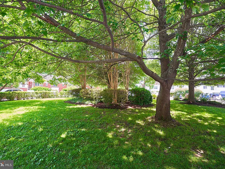 1553 Mount Eagle Pl — Photo 25