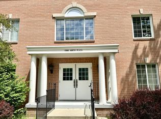 Douglas Plaza Residential Cond, Elm Grove, WI 53122