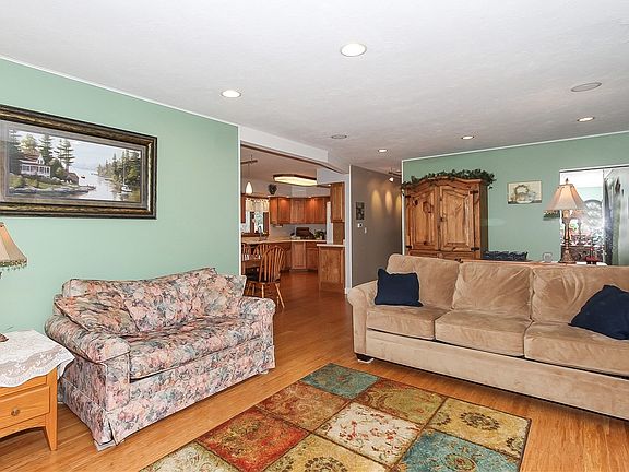 4th image of 340 Navajo Ln