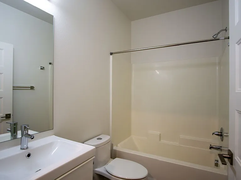 1616 SE Insley St #2 — Photo 12