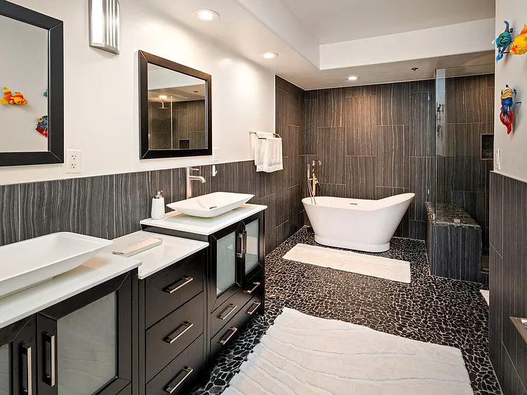 575 S Barrington Ave #305 — Photo 23