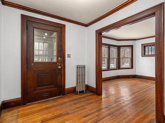 3rd image of 27-28 Seagrave Rd