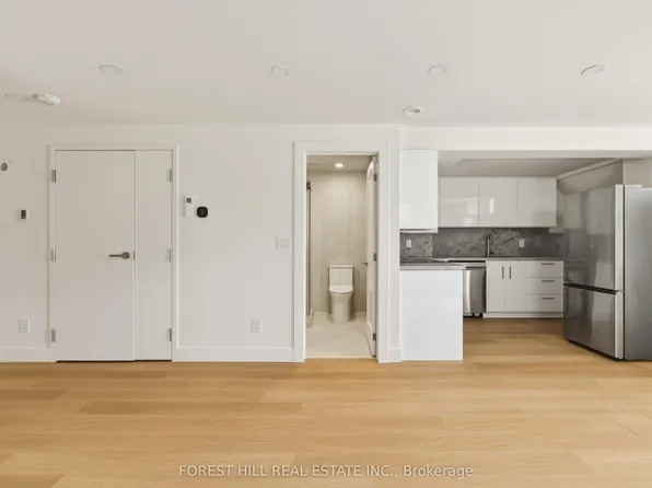 250 Hallam St, Toronto, ON M6H 1Y1