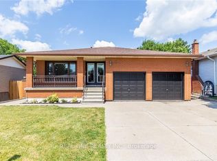 126 Gardiner Dr, Hamilton, ON L9C 5W8
