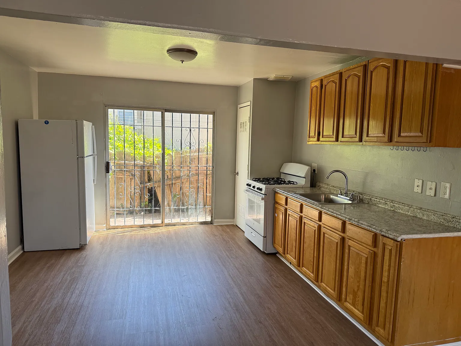 4 bed, 1.5 bath, $3,850 — Photo 3