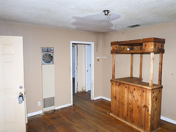 4th image of 8101 Julie Ave