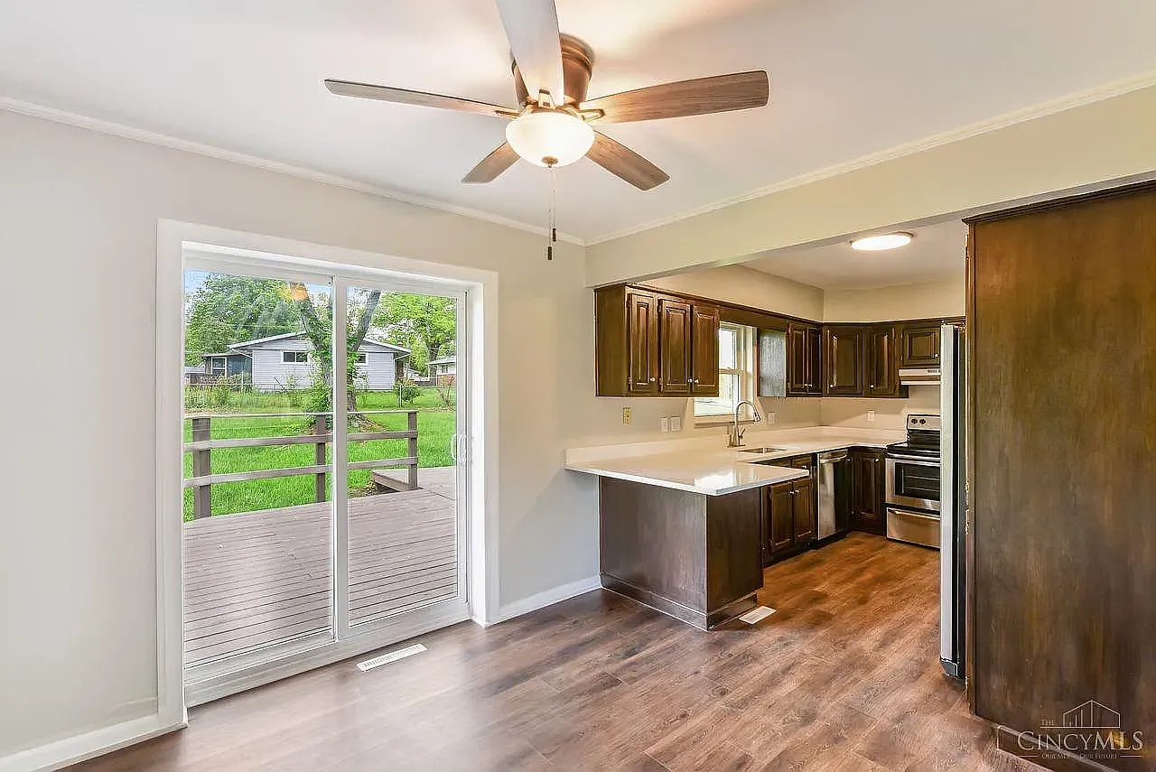 3 bed, 1.5 bath, 1428 sqft, $2,200 — Photo 3