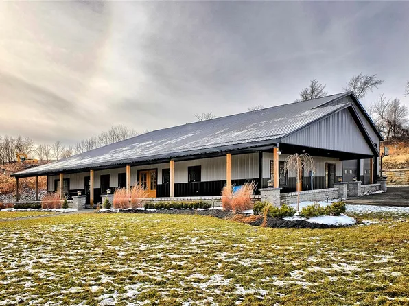 2084 Boquet Rd, Jeannette, PA 15644