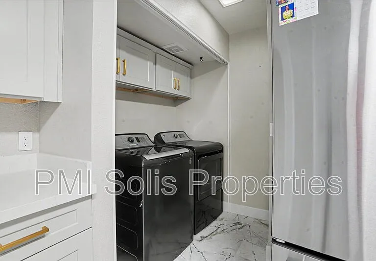 1510 E Taro Ln — Photo 5