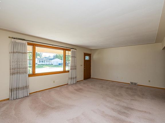 3rd image of 5408 Edgewood Dr