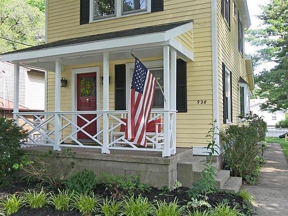 2nd image of 928 Forest Ave
