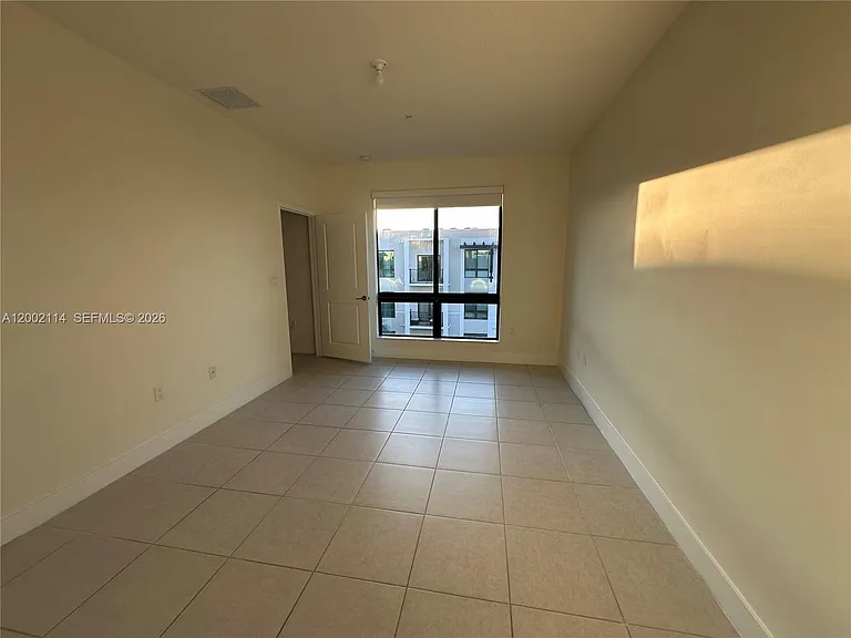 8265 NW 41st St #33178-204 — Photo 3