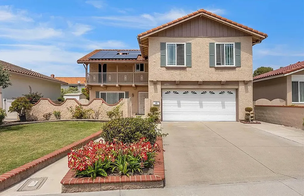 6 bed, 2318 sqft, $7,250 — Photo 1