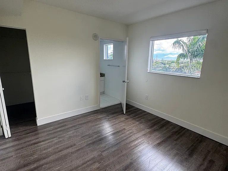 1750 NW 7th St #705 — Photo 6