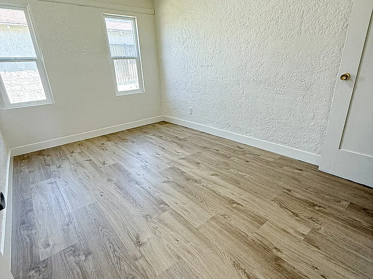 1531 W 84th St #1531 — Photo 11