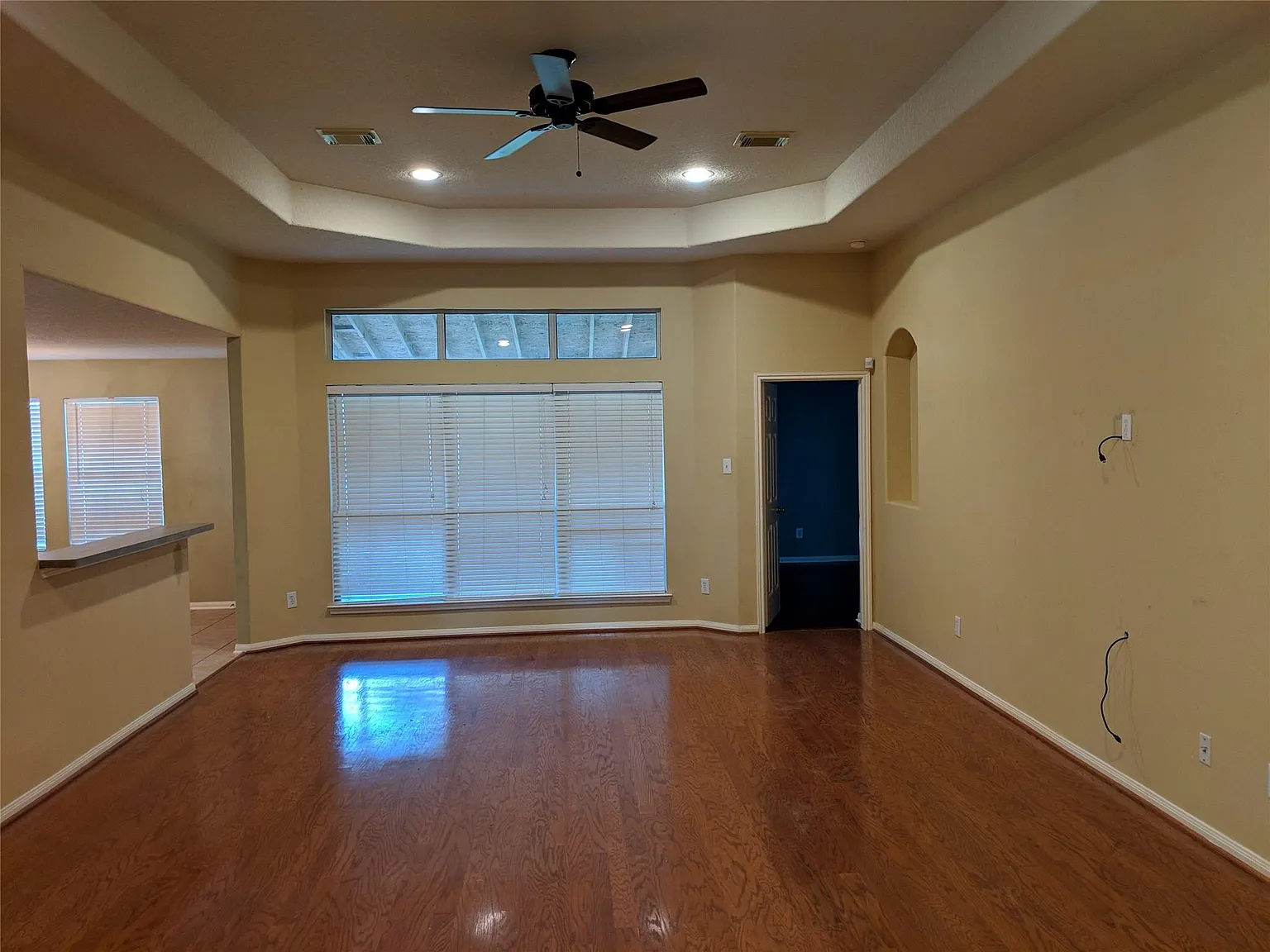 4 bed, 2.0 bath, 2263 sqft, $2,095 — Photo 3