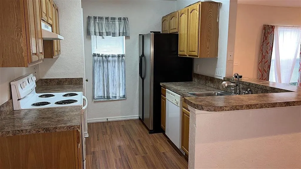 3 bed, 2.0 bath, 1146 sqft, $2,200 — Photo 2