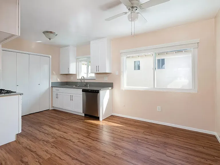2302 Aviation Blvd #B — Photo 10